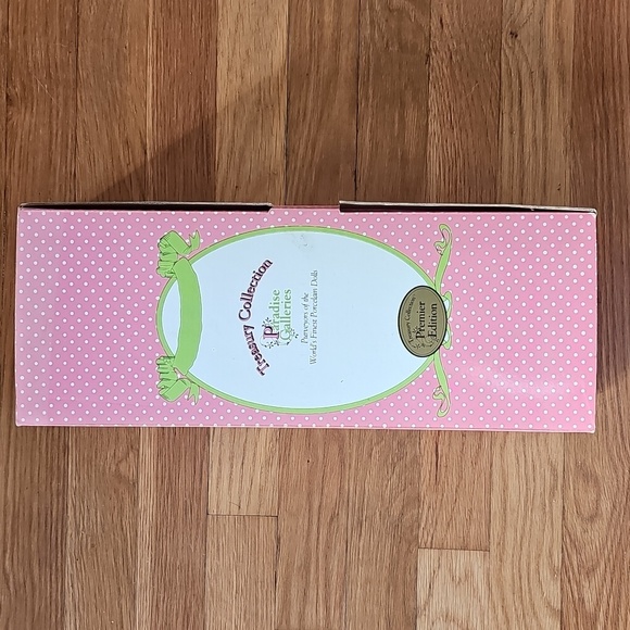 Wizard of Oz Dorothy Porcelain Doll Paradise Galleries - Picture 12 of 12